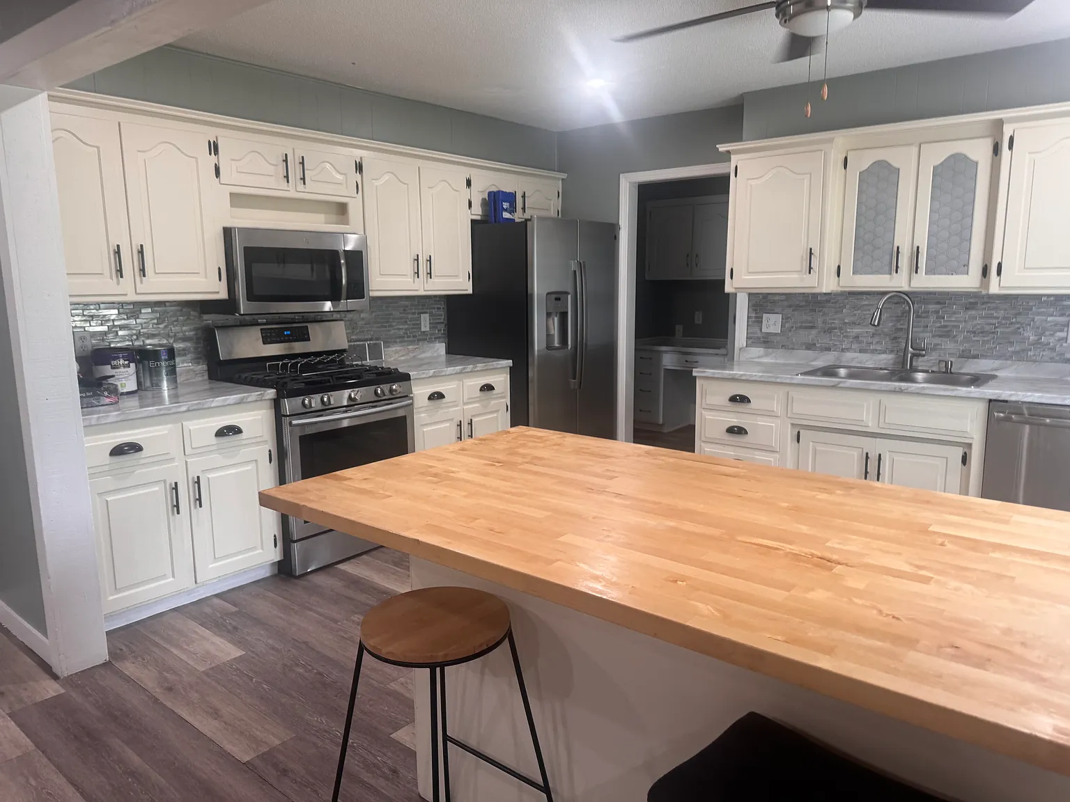 4 bed, 2.5 bath, 2186 sqft, $2,300 — Photo 3