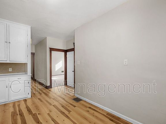 4th image of 5033 Ray Ave