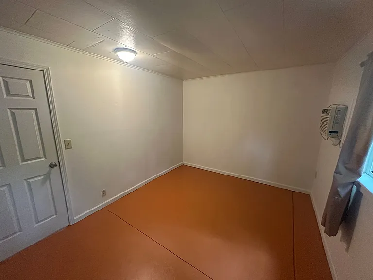 2050 Laburnum Ave — Photo 23