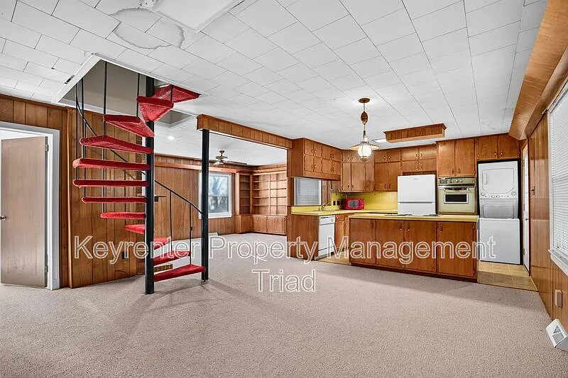 419 Westover Ter — Photo 2