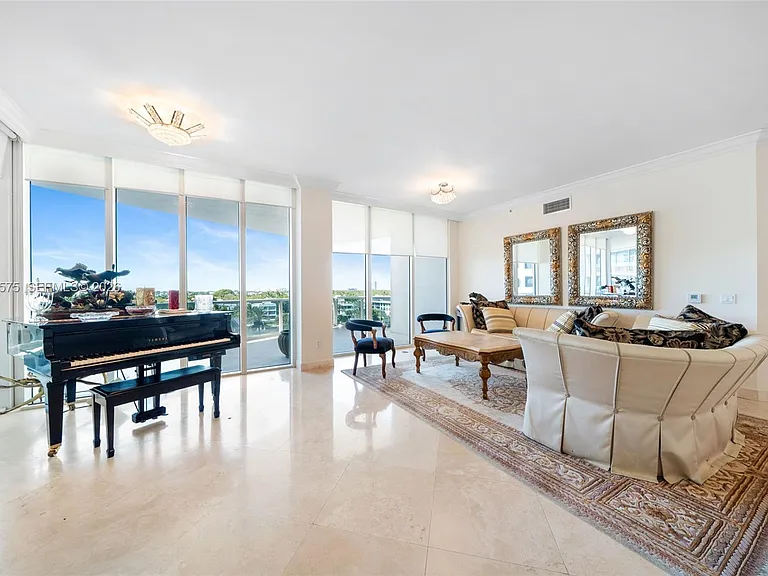 10225 Collins Ave #404 — Photo 7
