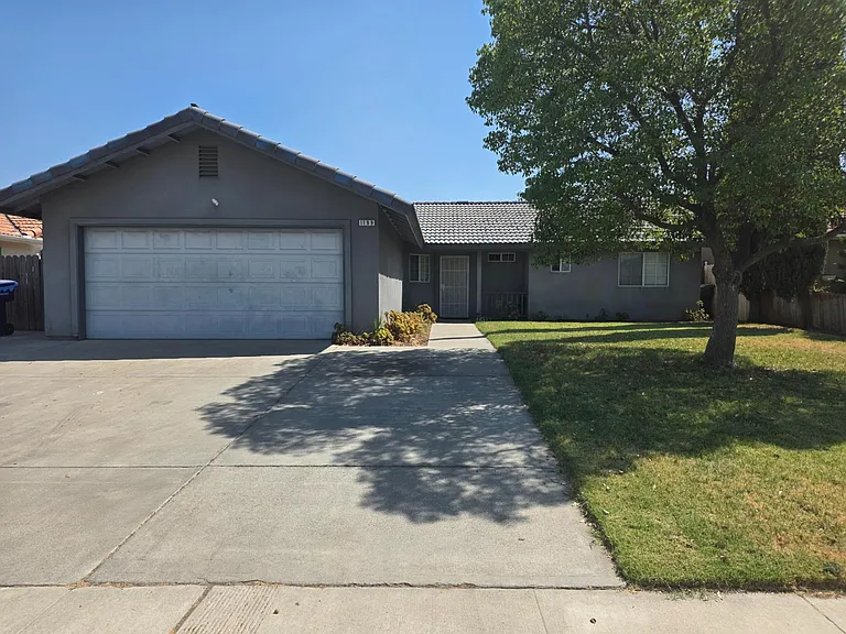 1199 Hawthorn St — Photo 1