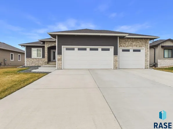815 Yuzina Ave, Harrisburg, SD 57032