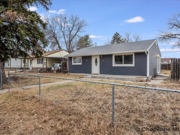 216 Cribbon Ave, Cheyenne, WY 82007