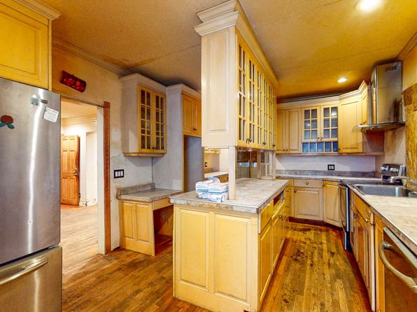 171 Foster St, Meriden, CT 06451