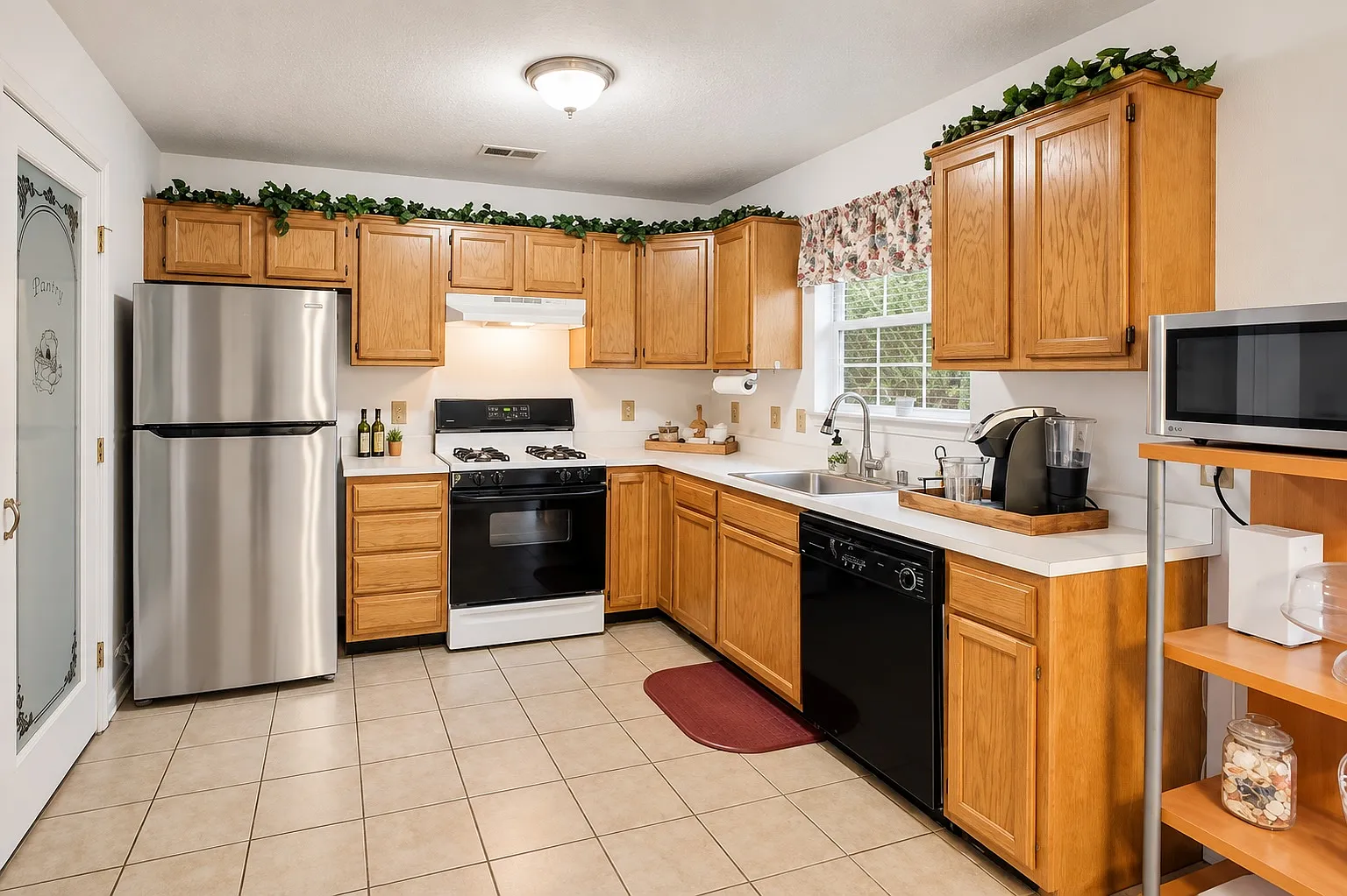3 bed, 2.5 bath, 2068 sqft, $2,650 — Photo 3