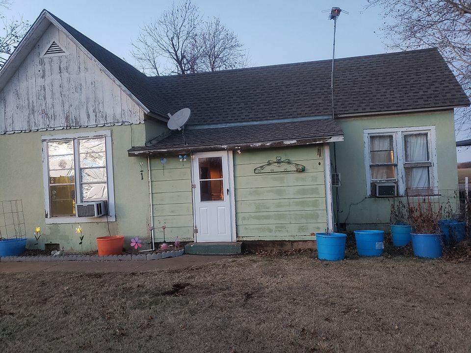 2nd image of 401 Pine St