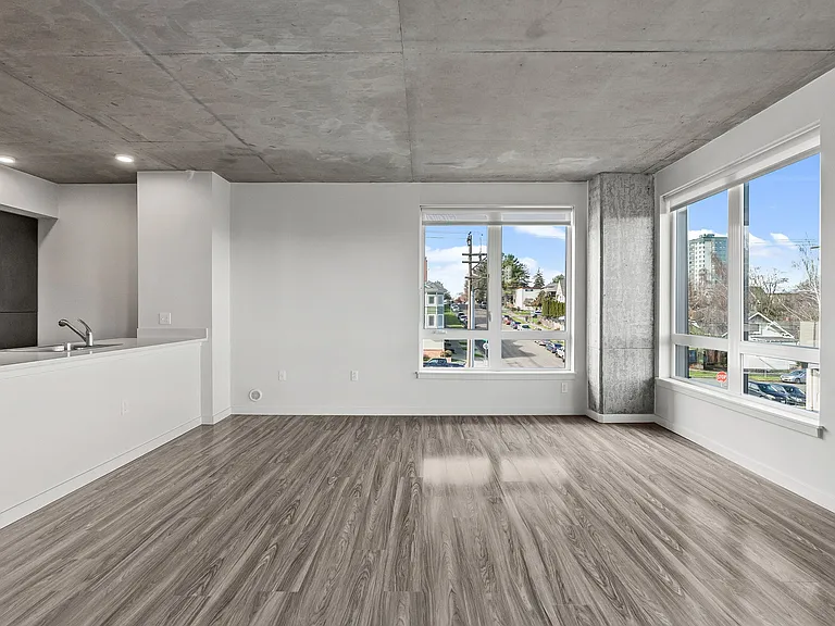 Stadium Apartments — Photo 42
