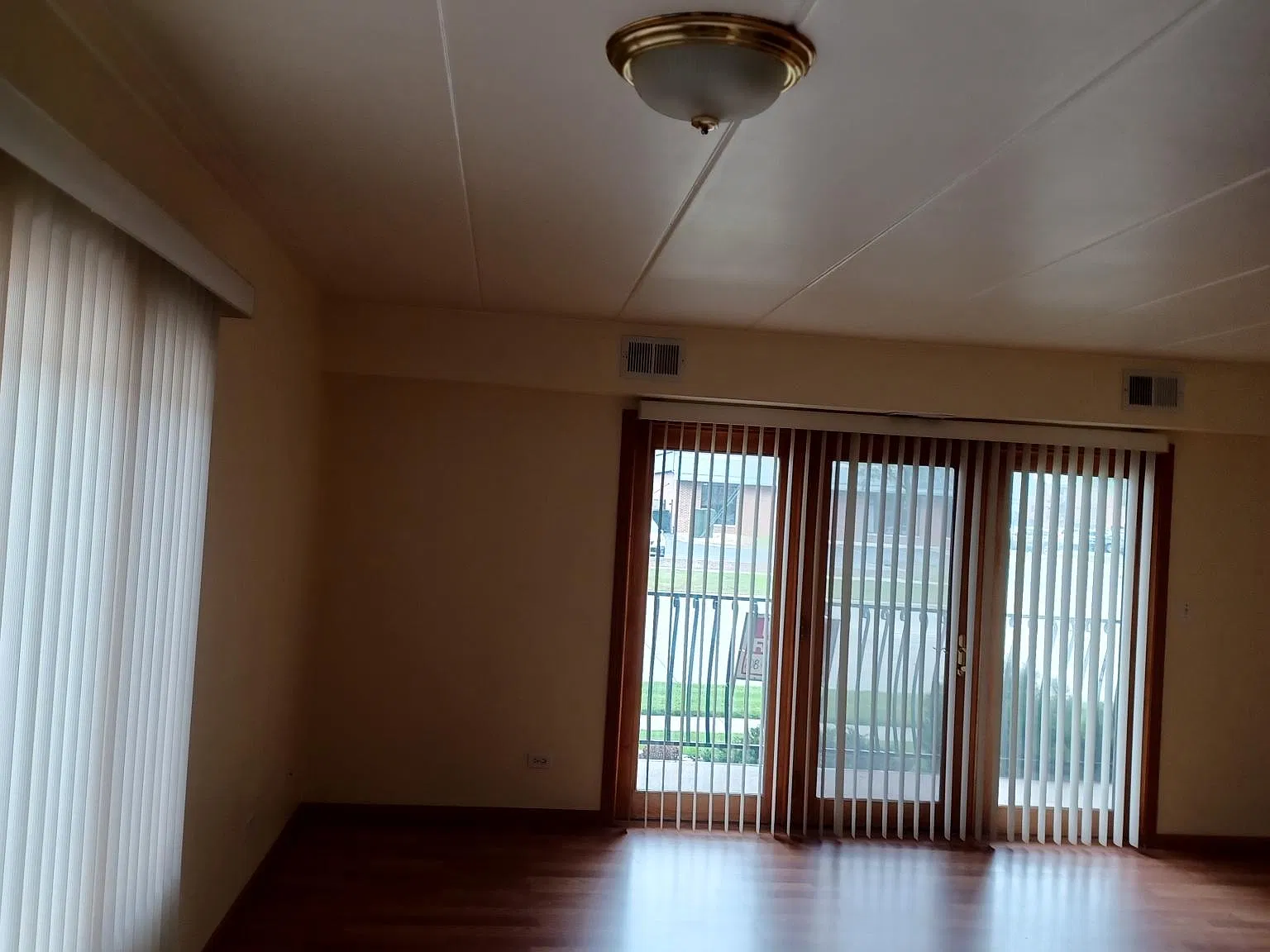 2 bed, 980 sqft, $1,800 — Photo 2