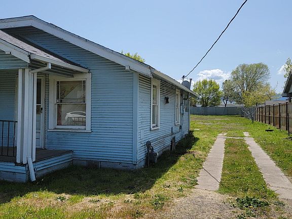 3rd image of 530 Berrydale Ave