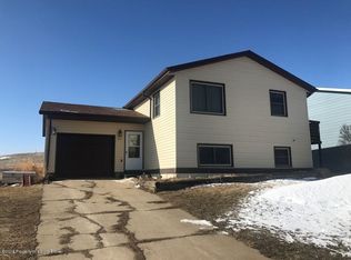 408 3rd Ave SE, Belfield, ND 58622