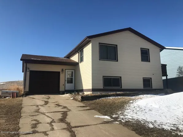 408 3rd Ave SE, Belfield, ND 58622