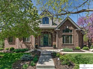 9804 Nottingham Dr, Omaha, NE 68114