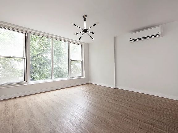 4th image of 228 E 51st St APT 3