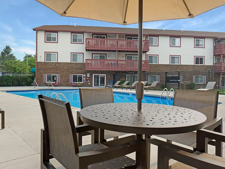Ridge View Sparkling Outdoor Swimming Pool
