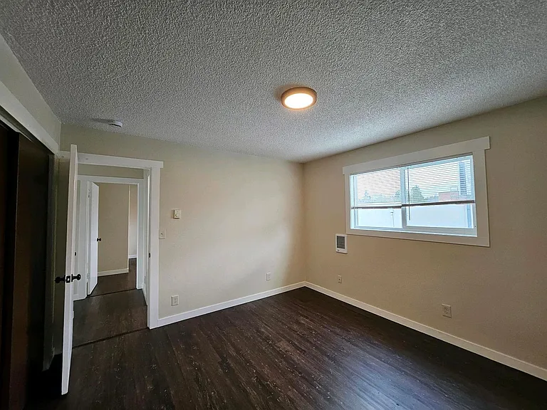 Sunset Apartments — Photo 20