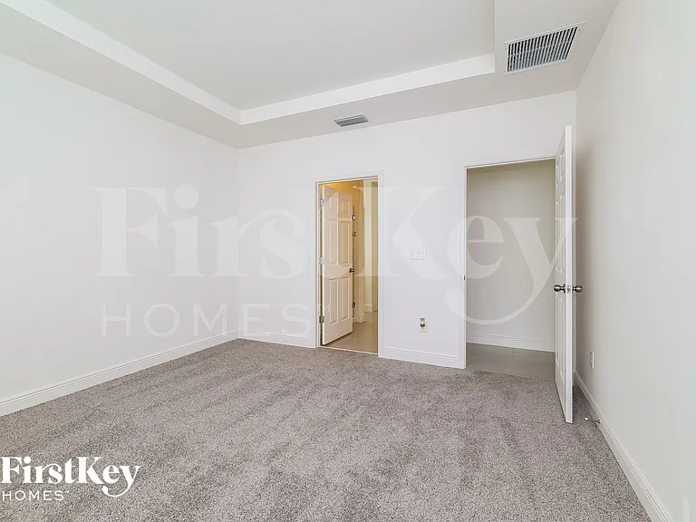 1100 Cavender Creek Rd — Photo 6