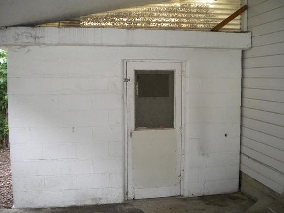 3rd image of 1609 S Quincy Ave