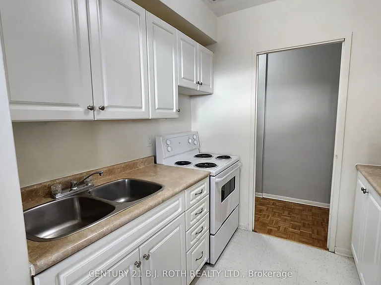 37 Peel St #808 — Photo 5