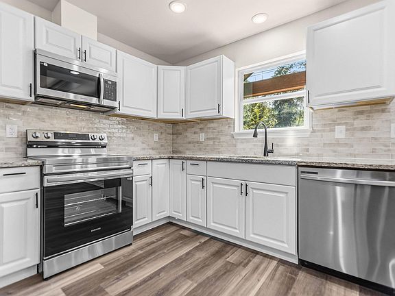 2nd image of 22463 Trailwood Rd