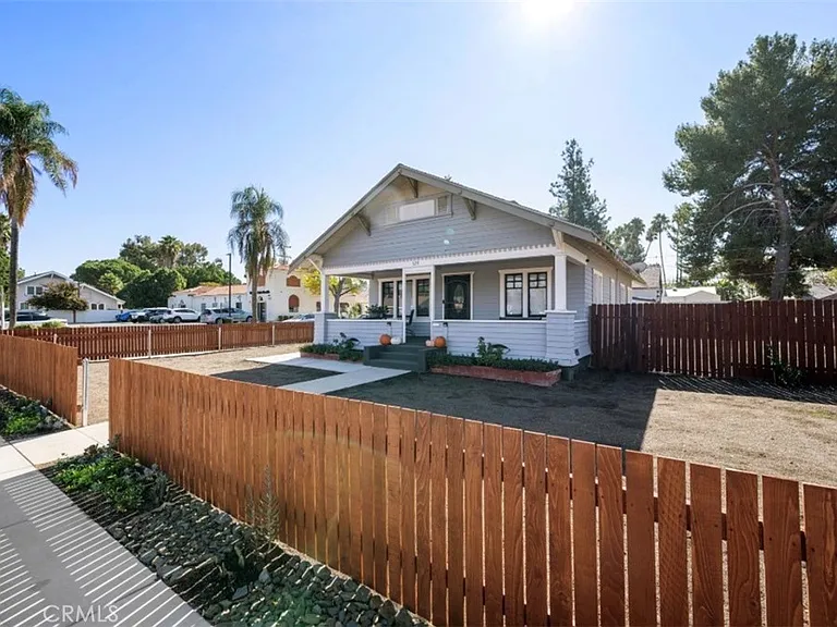 529 E Latham Ave — Photo 3