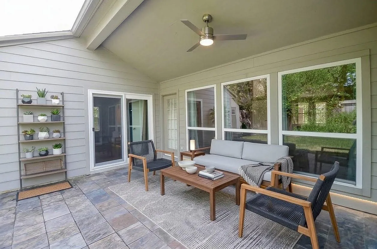 4 bed, 2.0 bath, 2257 sqft, $2,700 — Photo 4