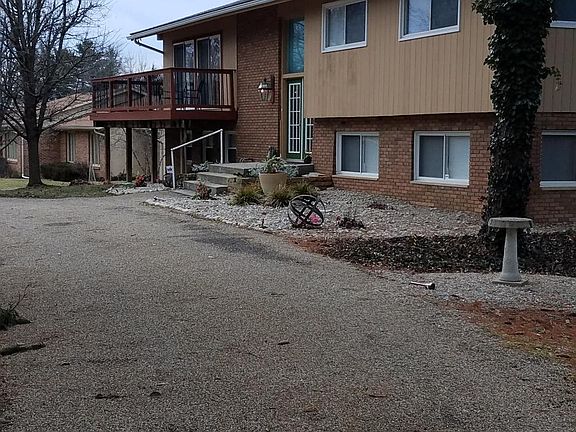 2nd image of 5870 Forestview Dr