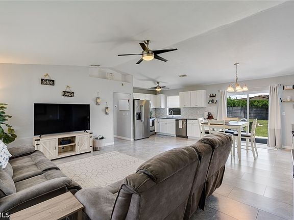 5th image of 1319 SW 34th St
