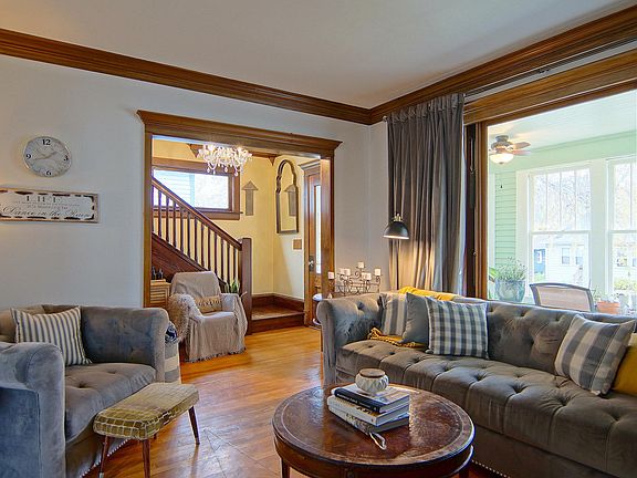 2nd image of 817 Wolcott Ave
