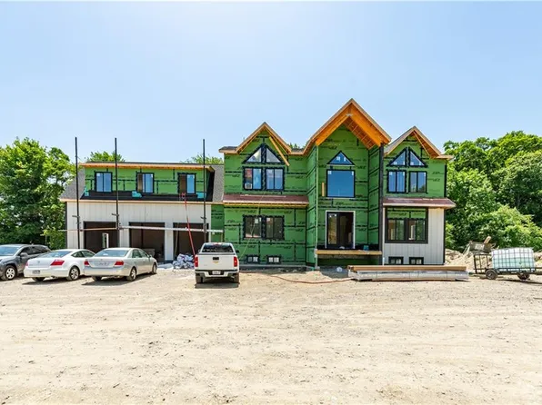 1497 Pippin Orchard Rd, Cranston, RI 02921