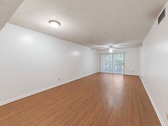 4th image of 1011 Hondo Ave APT B