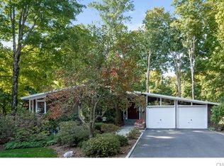33 Lindencrest Dr, Danbury, CT 06811