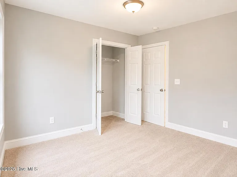112 Wilda Dr — Photo 2