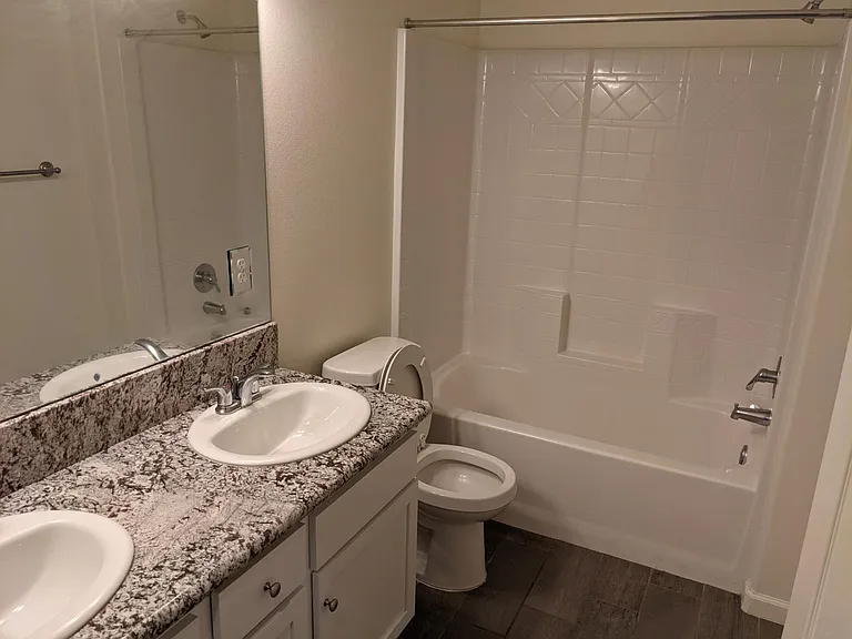 2216 Lombard Ln — Photo 15