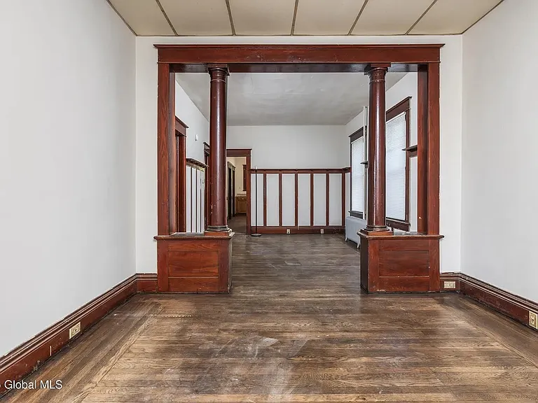 320 Saratoga St #1 — Photo 5