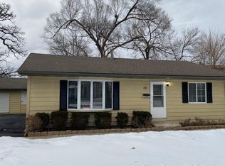 15 Crestview Ter, Buffalo Grove, IL