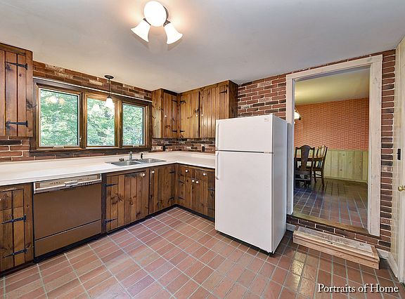5th image of 225 Oakwood Dr