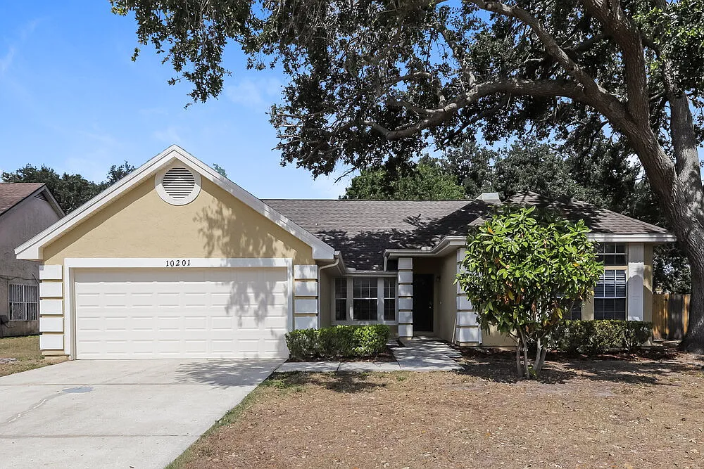 3 bed, 2.0 bath, 1932 sqft, $3,880 — Photo 1