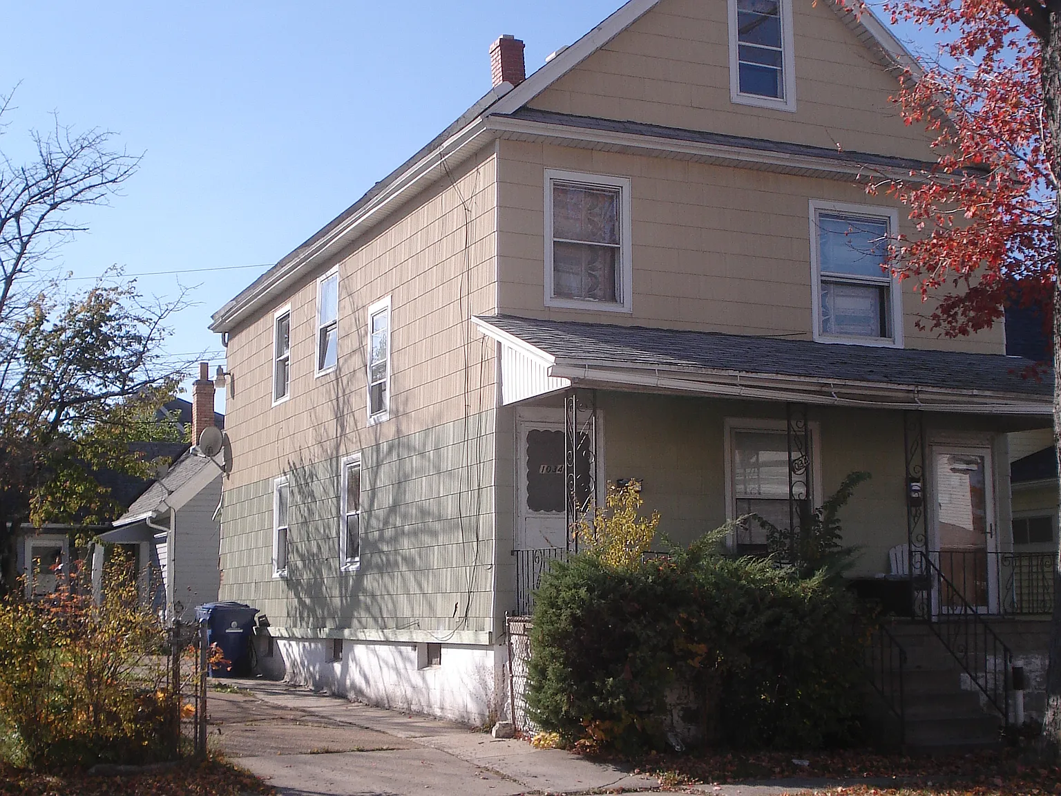 2 bed, $1,000 — Photo 1