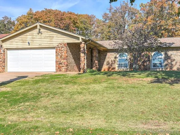 215 W 31st St, Sand Springs, OK 74063