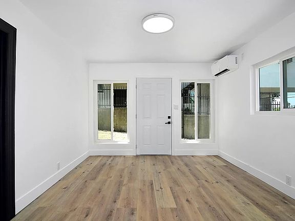 5th image of 631 N Benton Way #2