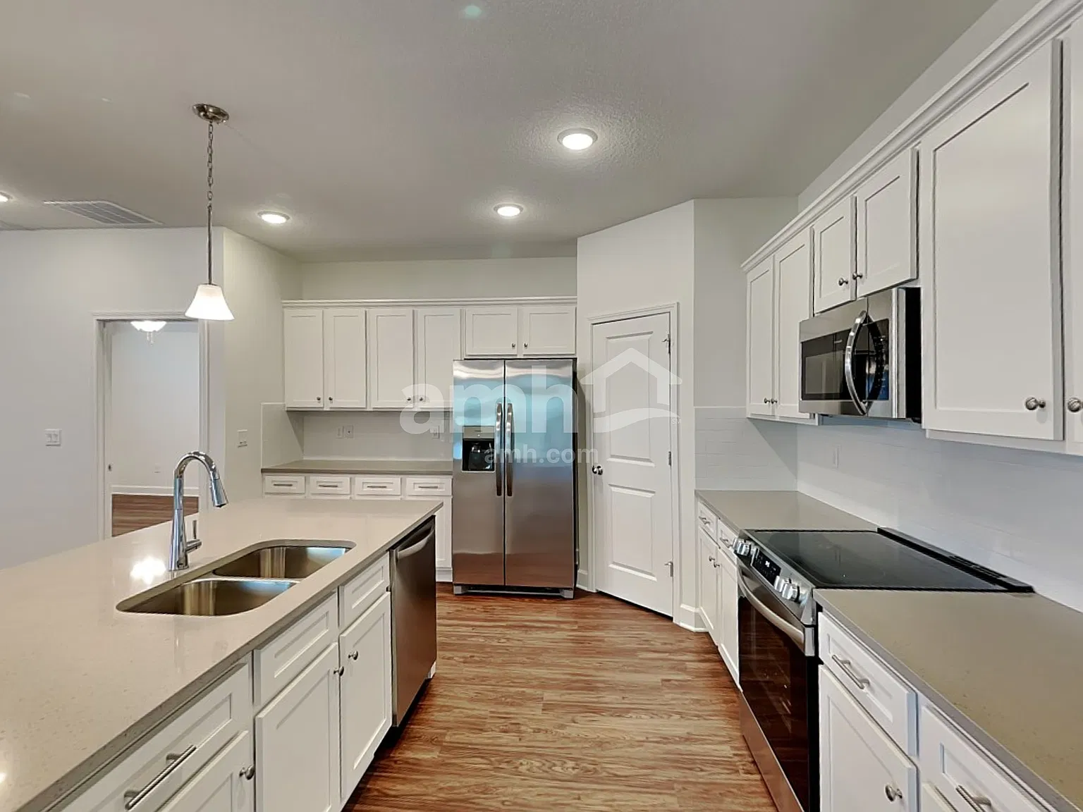 3 bed, 2.0 bath, 1700 sqft, $2,200 — Photo 4