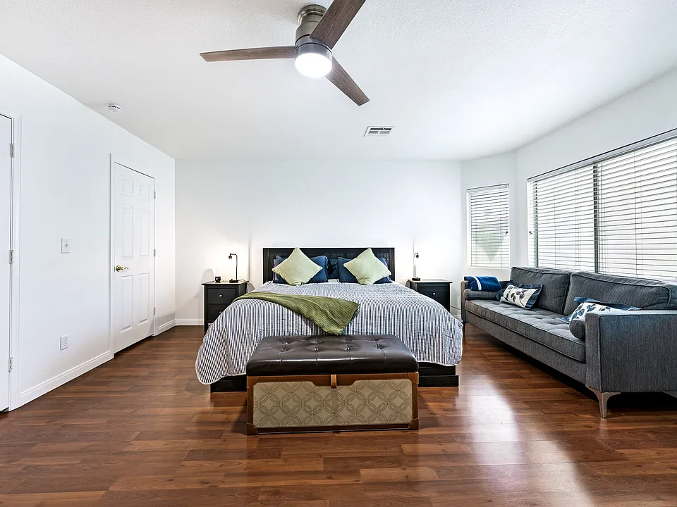 Master bedroom w/ walk-in closet