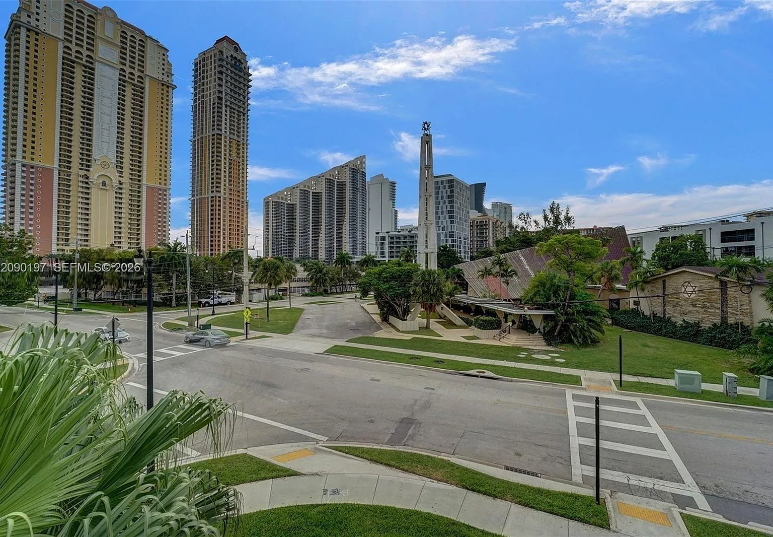 Towne Royale Condo — Photo 2