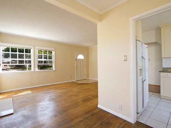 3rd image of 2125 Walgrove Ave