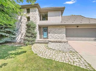 878 Mill Pond Ln, Neenah, WI 54956