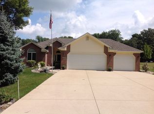 2892 S Woodland Hills Dr W, Warsaw, IN 46580