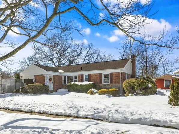 896 School Dr, Baldwin, NY 11510