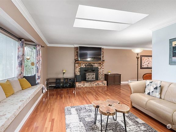5th image of 21304 NE 10th Place