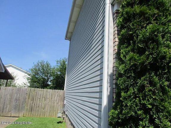 3rd image of 4939 Applegrove Ln